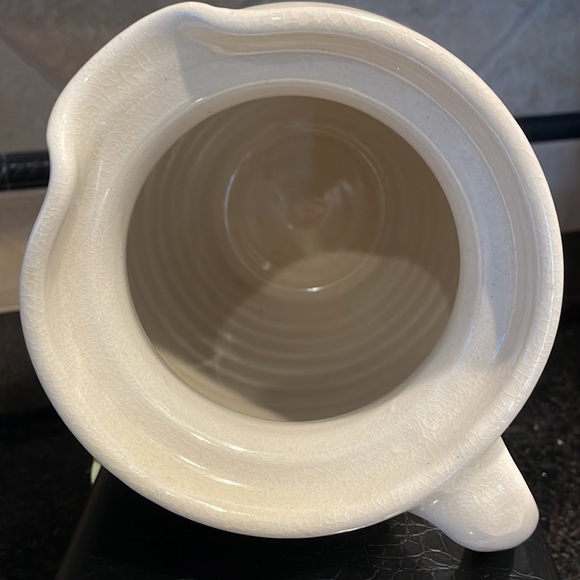 Casey Pottery signed pottery pitcher with vintage heart flowered wreath detail - Picture 7 of 10